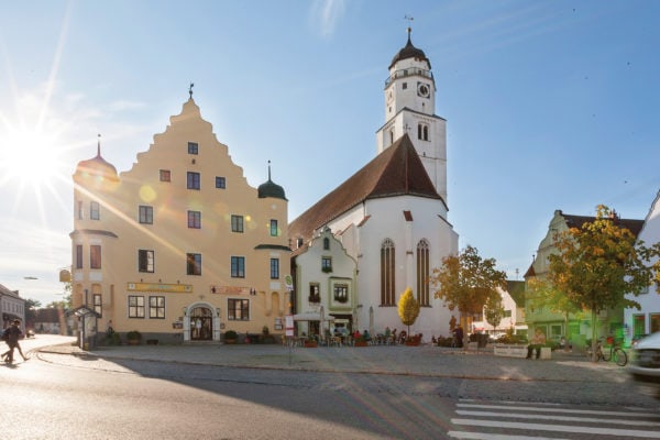 Marktplatz und Stadtpfarrkirche (Höchstädt)