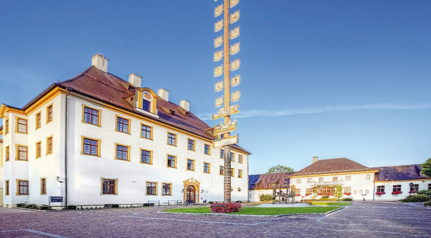 Türkheim Rathaus mit Schlosshof